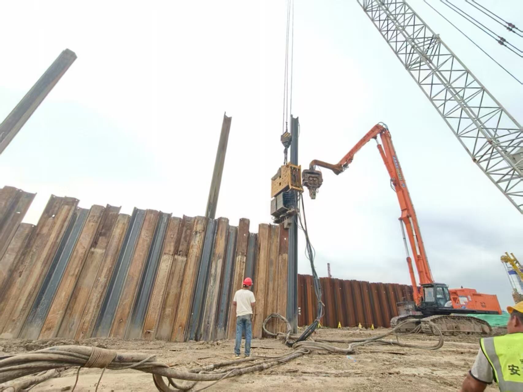 Versatile Pile Installation and Extraction Capabilities