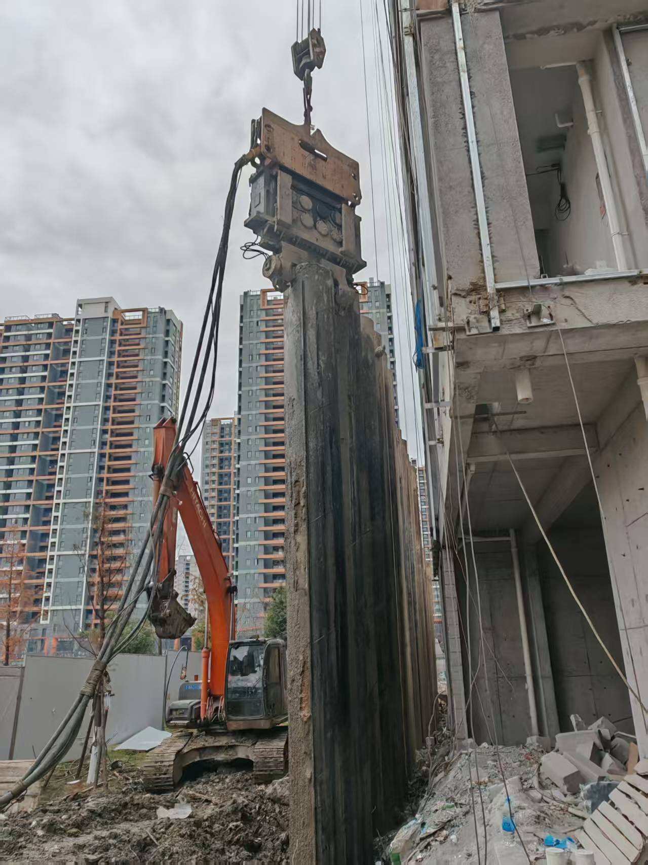 تحكم هيدروليكي دقيق لتحقيق دقة ممتازة في التركيب