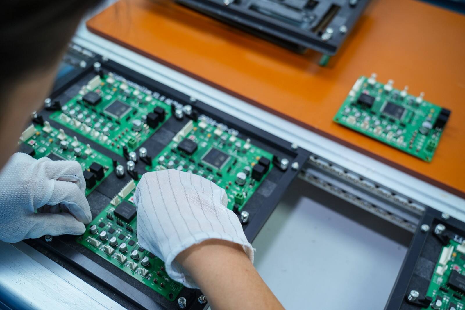 through-hole-pcb-assembly​.jpg