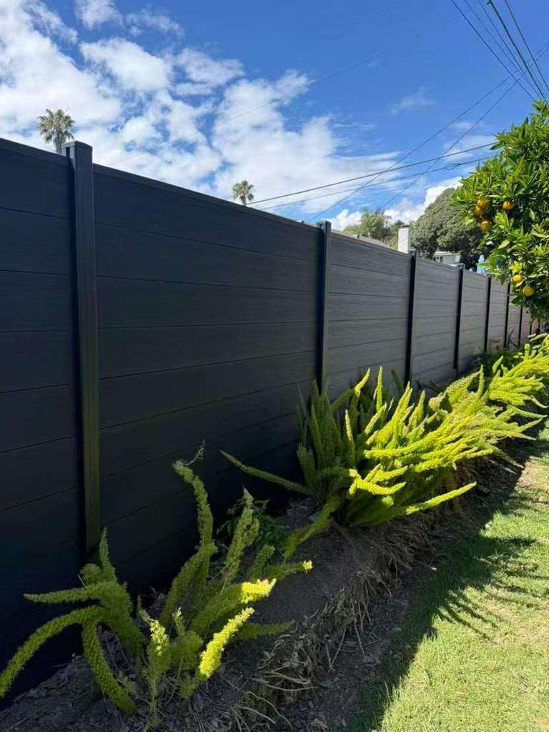 new--black-composite-wpc-fence-treslam.jpg