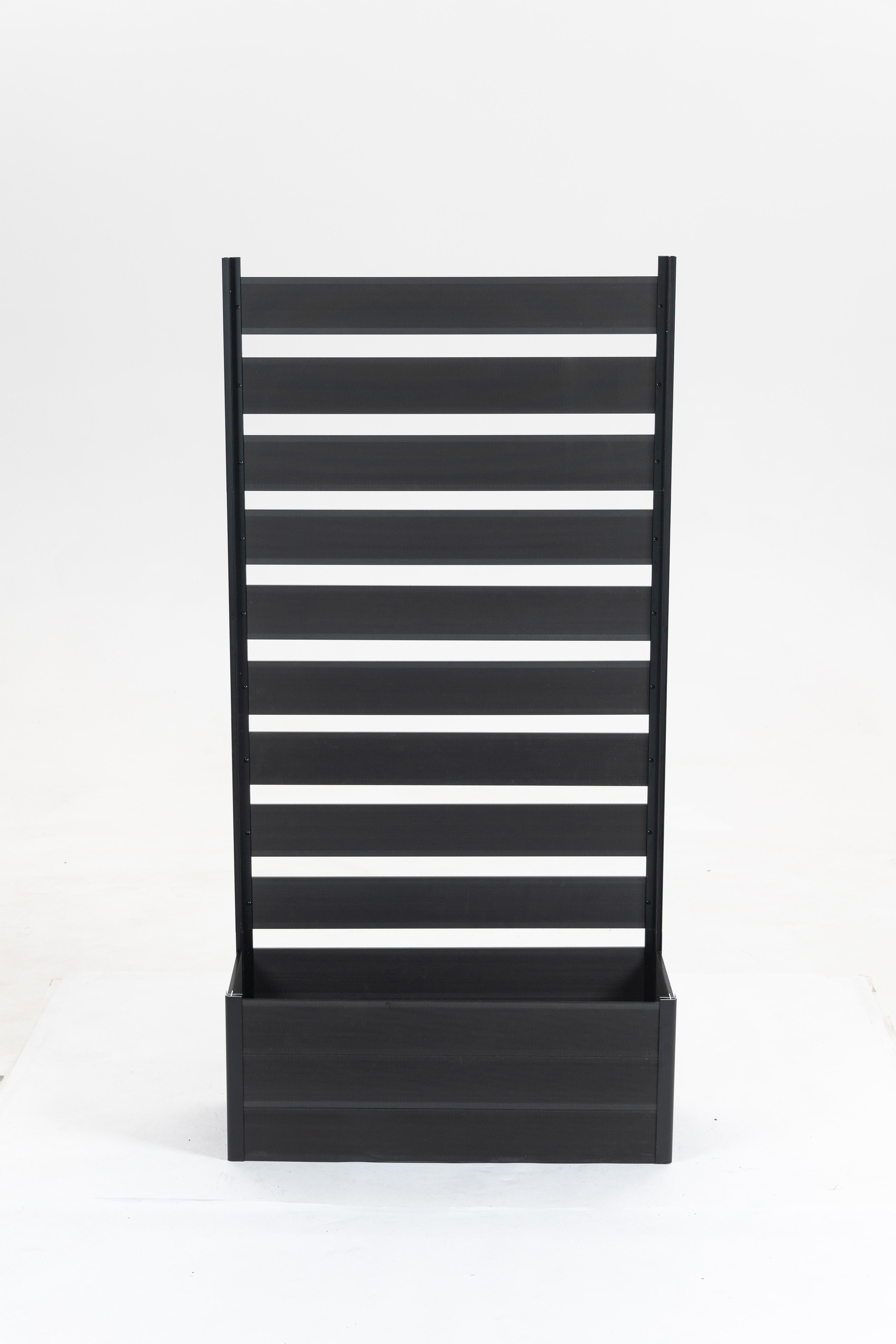 תיבת פרחים Treslam WPC – מגדל שוחקות מודרני למתחמים חיצוניים