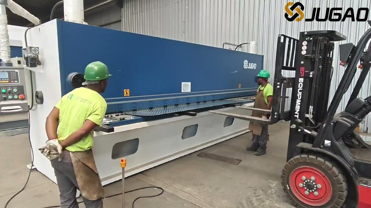 The 8x6000 guillotine shearing machine ordered by a customer in Luanda, Angola, has begun production