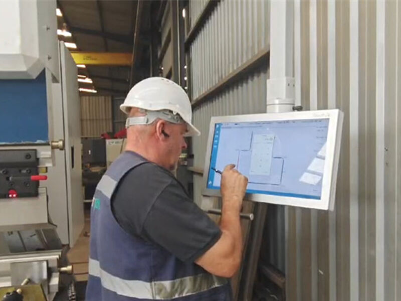 Jugao's technical experts traveled to Angola to conduct in-depth training on bending machines, receiving high praise