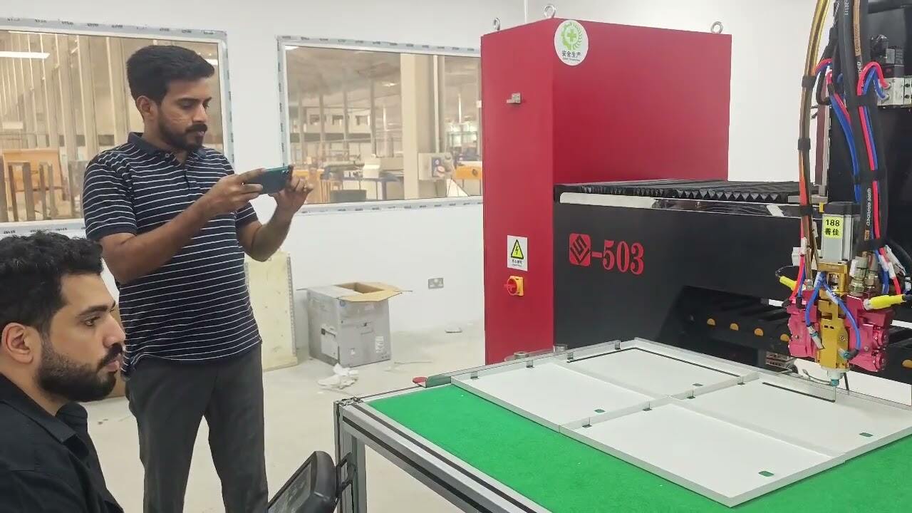 فيدو ماكينة حقن الفتيل على ابواب لوحات تحكم الكهرباء / FILTER & GASKETING ROBOTS