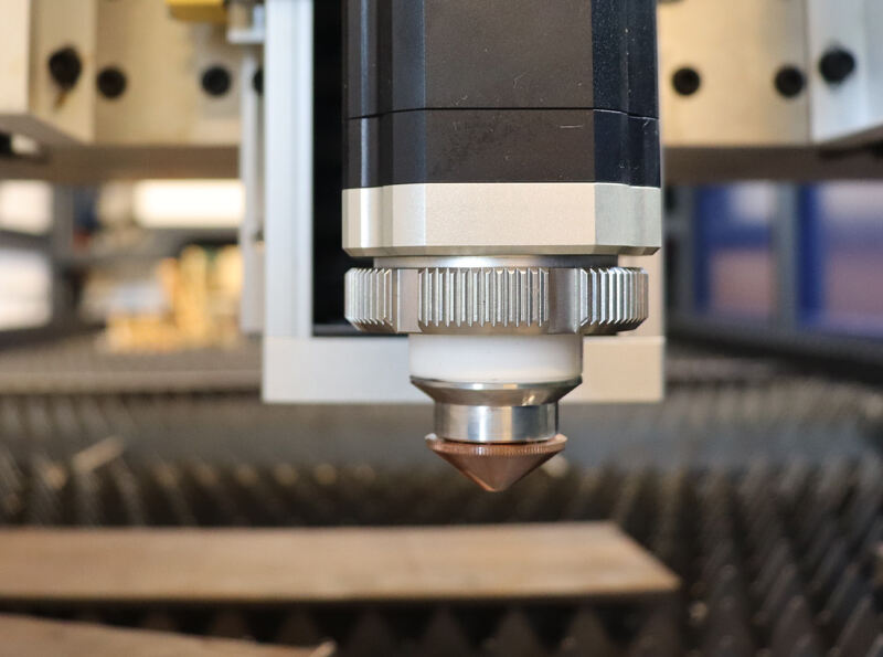 How does laser nozzle spacing affect cut quality?