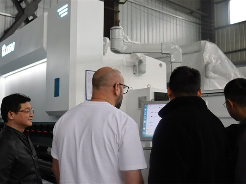 An Algerian customer visited the Jugao factory and received high praise for the bending machines and pipe bending machines they inspected