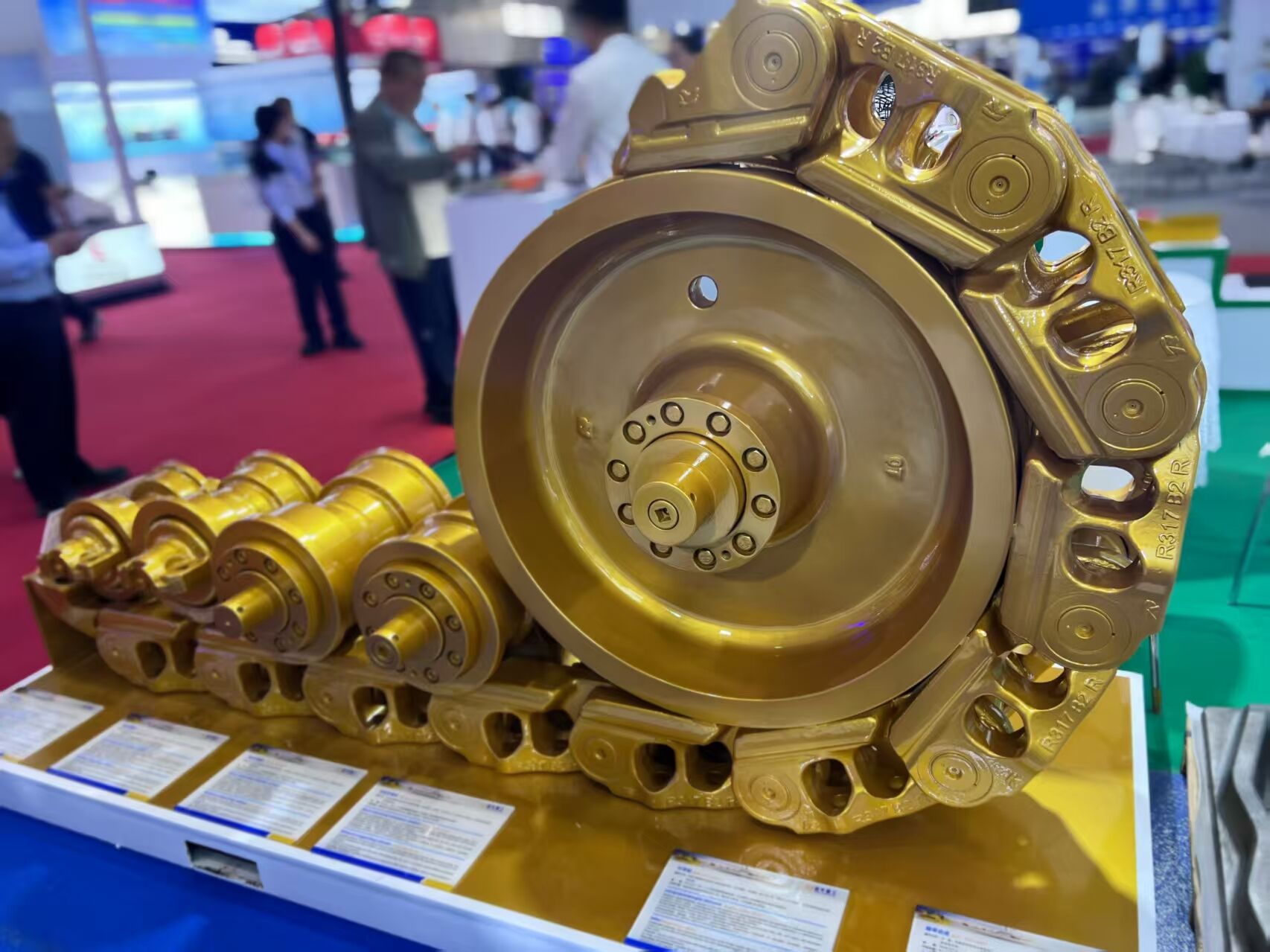 Specialized, sophisticated, and innovative forces shine in Beijing, with core chassis components forming the foundation of equipment..jpg