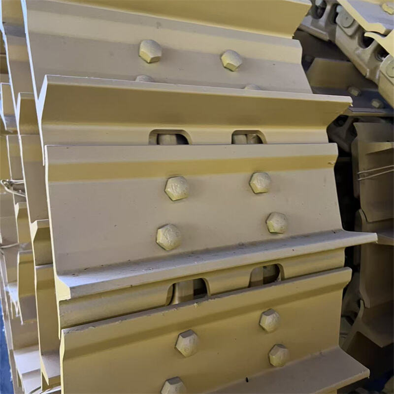Our track link chains provide you stable environment for your machinery