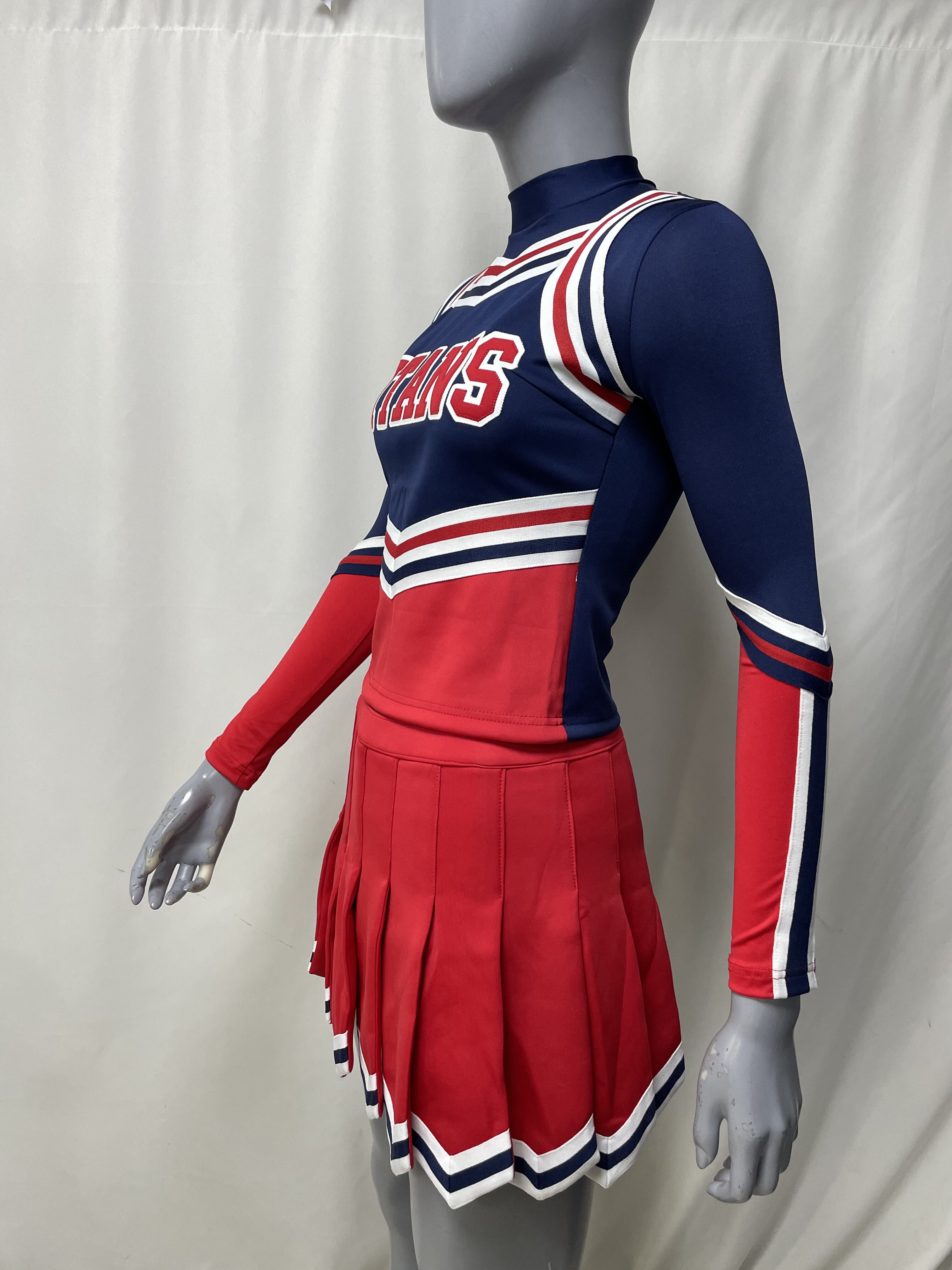 Yüksek performanslı coşku kıyafetlerimizle saha kenarında dikkat çekin