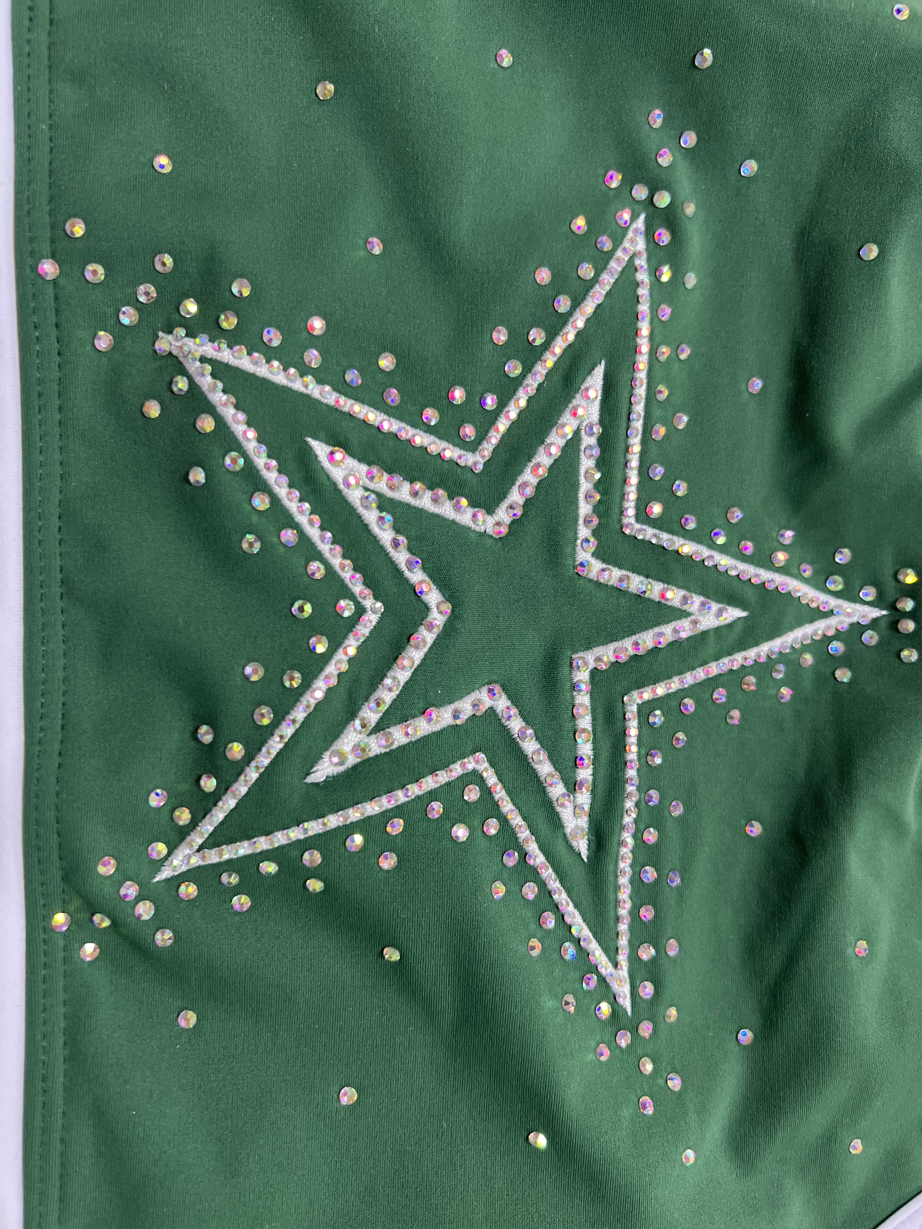 Ürünlerinizi üst düzey nakışlı yamalarımızla yükseltin.