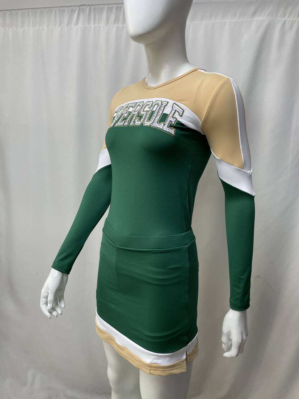 Bebaskan potensi pasukan anda dengan pakaian sorak sorak kami yang selesa dan bergaya