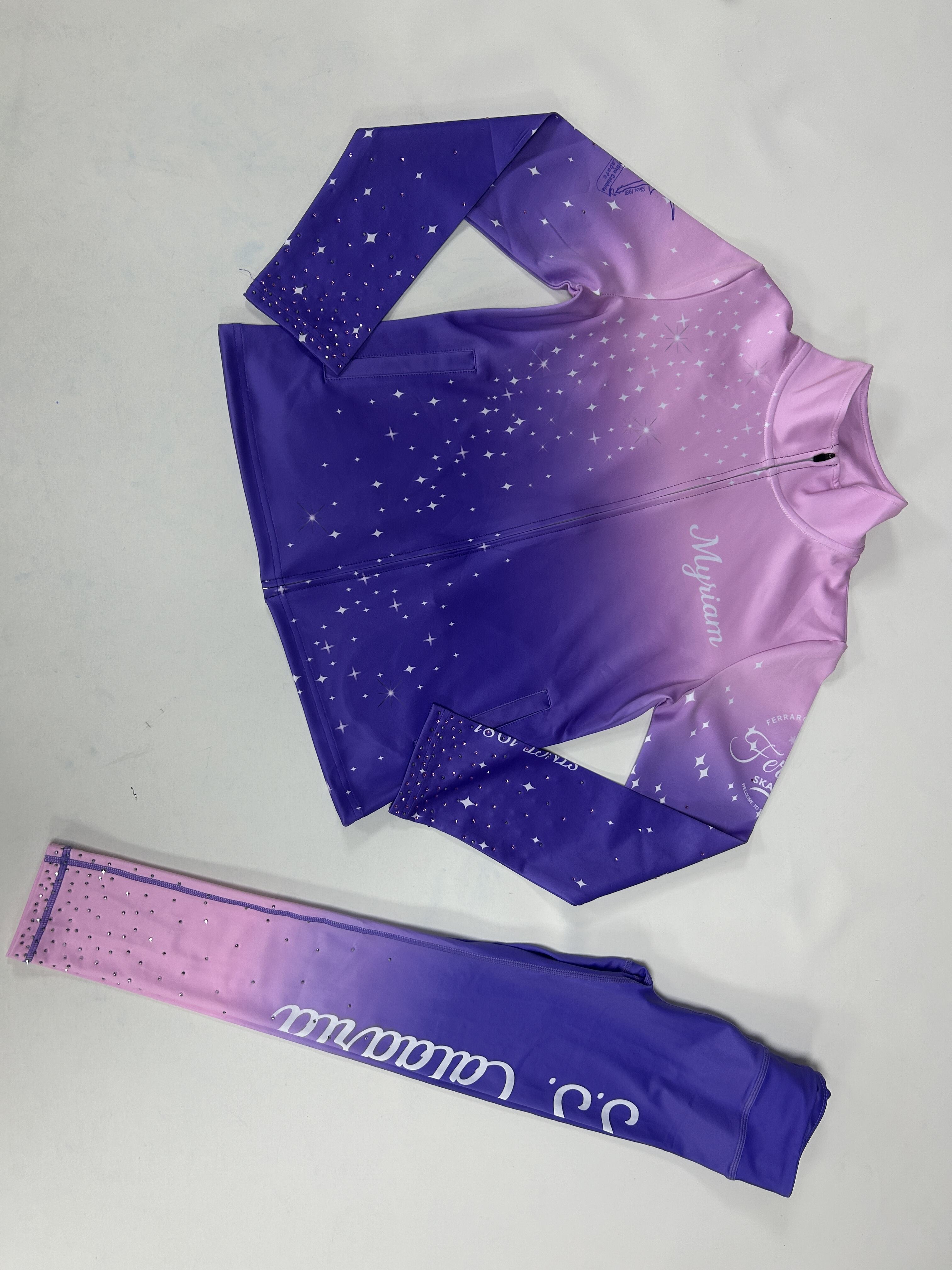 -Cheer Athletics ceket ile üstün konfor ve performans yaşayın