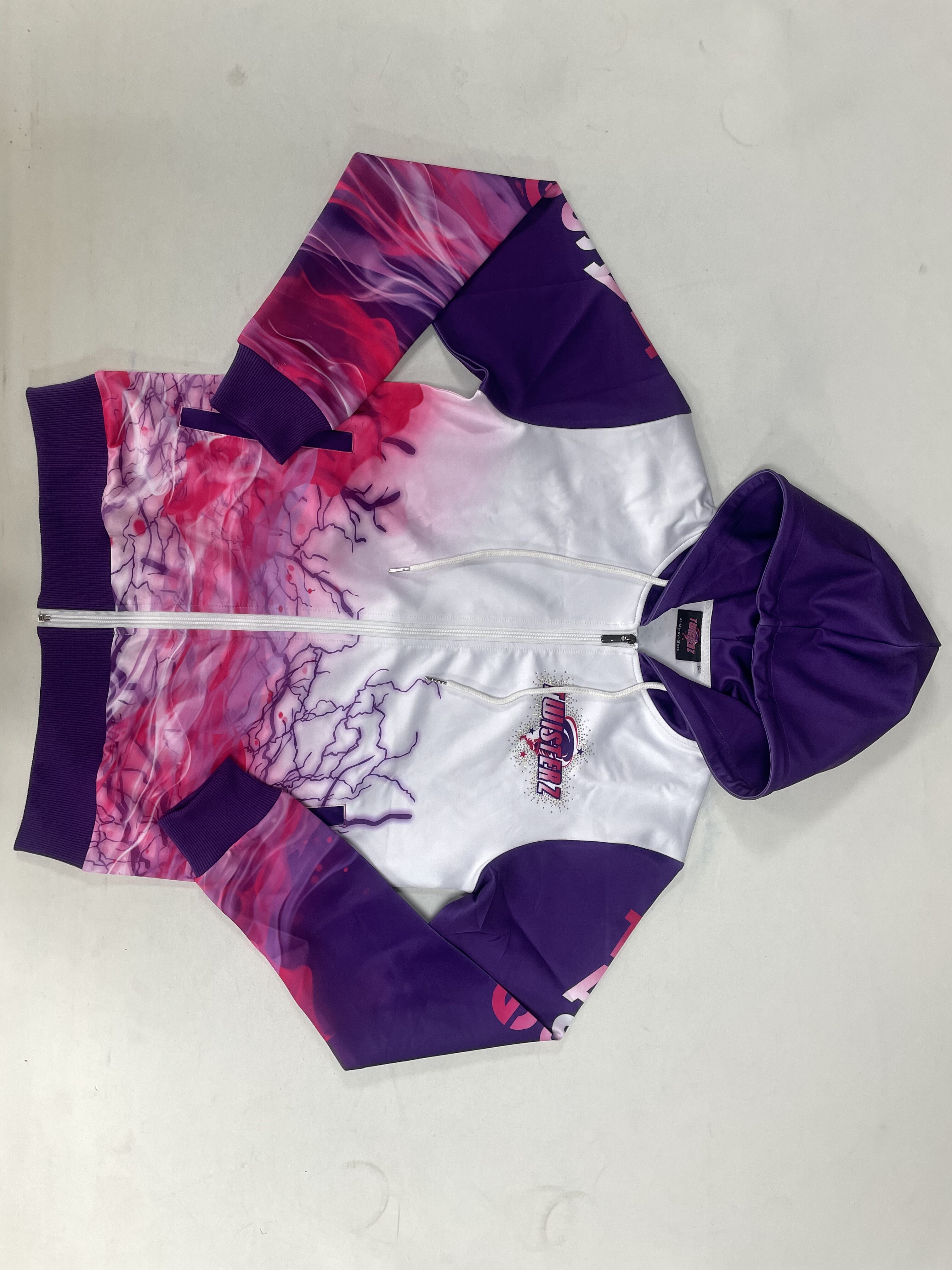 Yüksek kaliteli kapüşonlu spor ceketlerimizde üstün performans ve stille tanışın