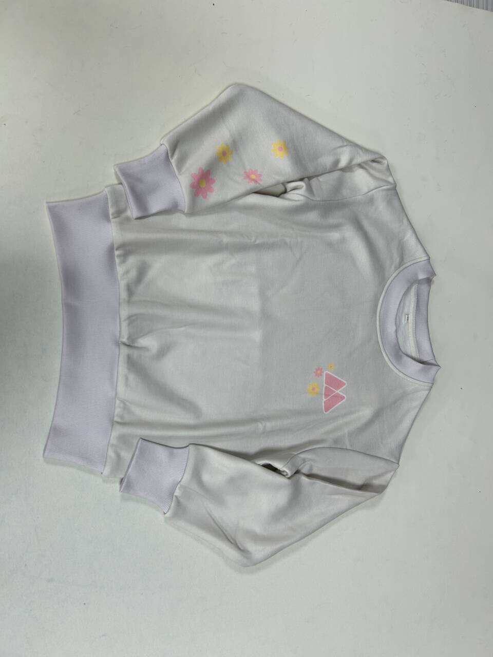 Pripremite se za hladnije vremenske uslove sa našim udobnim džemperima s kapuljačom