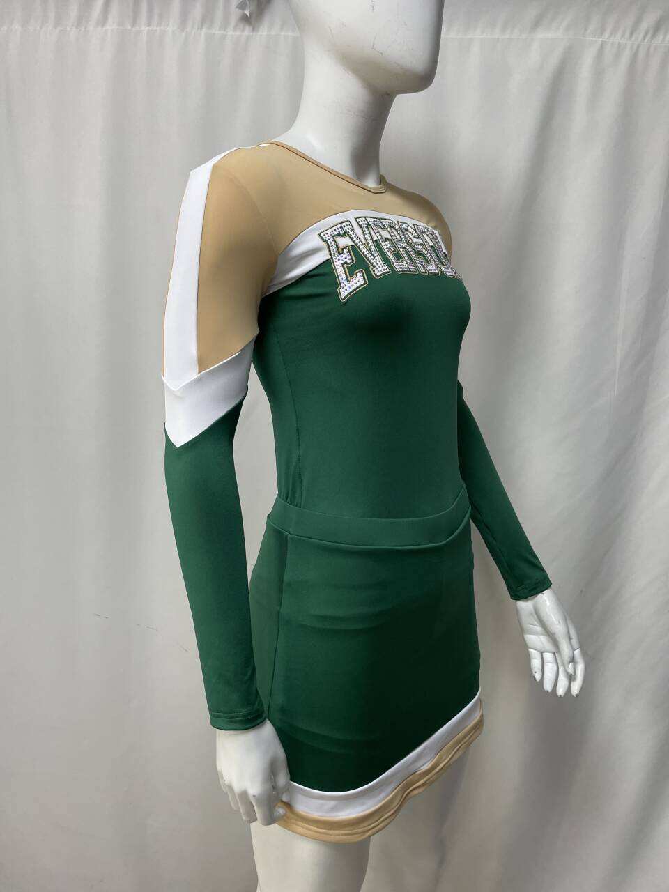 Bertepuk tangan di latihan dengan pakaian yang boleh disesuaikan dan berprestasi tinggi