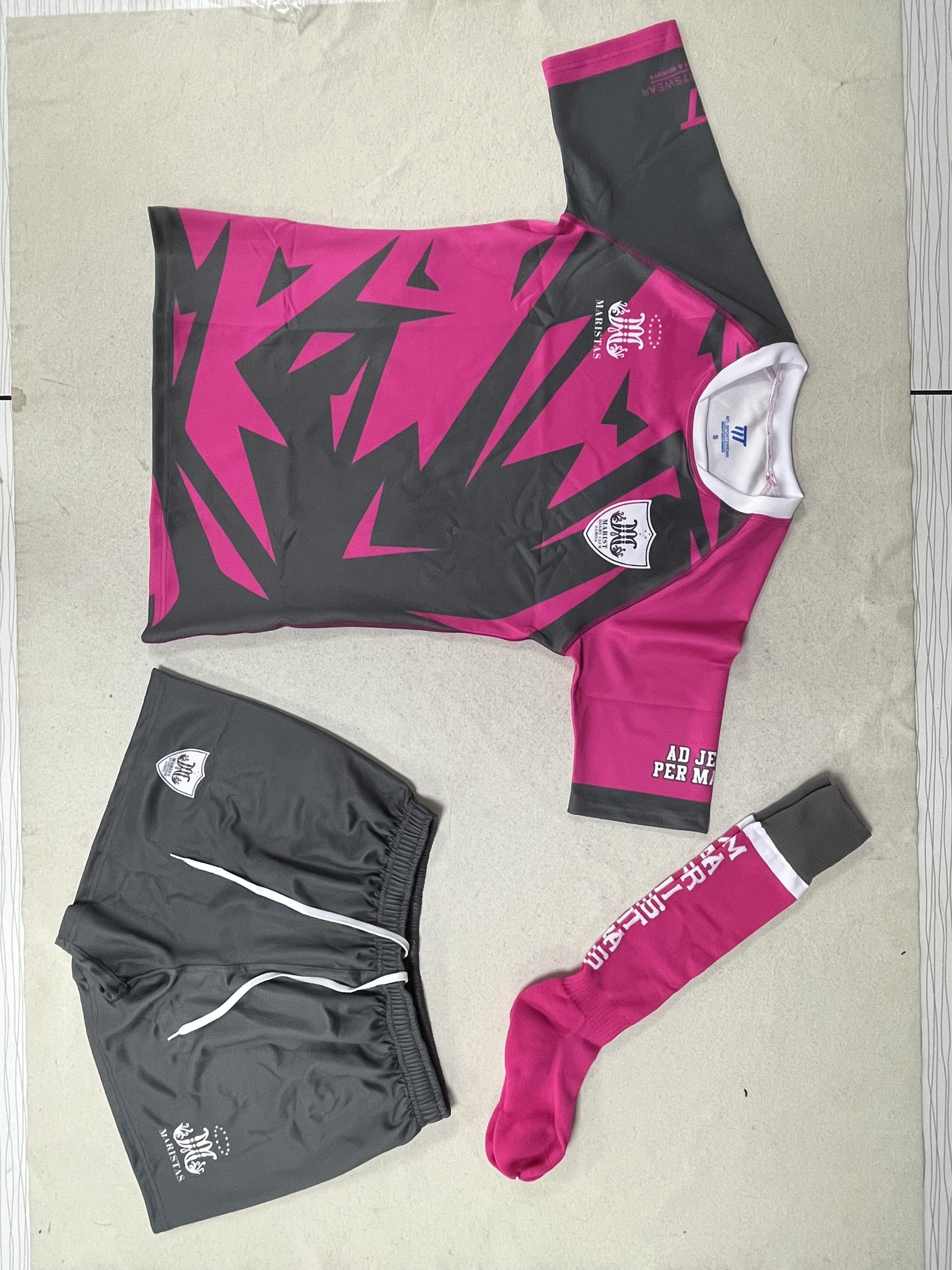 Kişiselleştirilmiş takım kıyafetleri için hızlı teslimat için hızlı dönüş süreleri