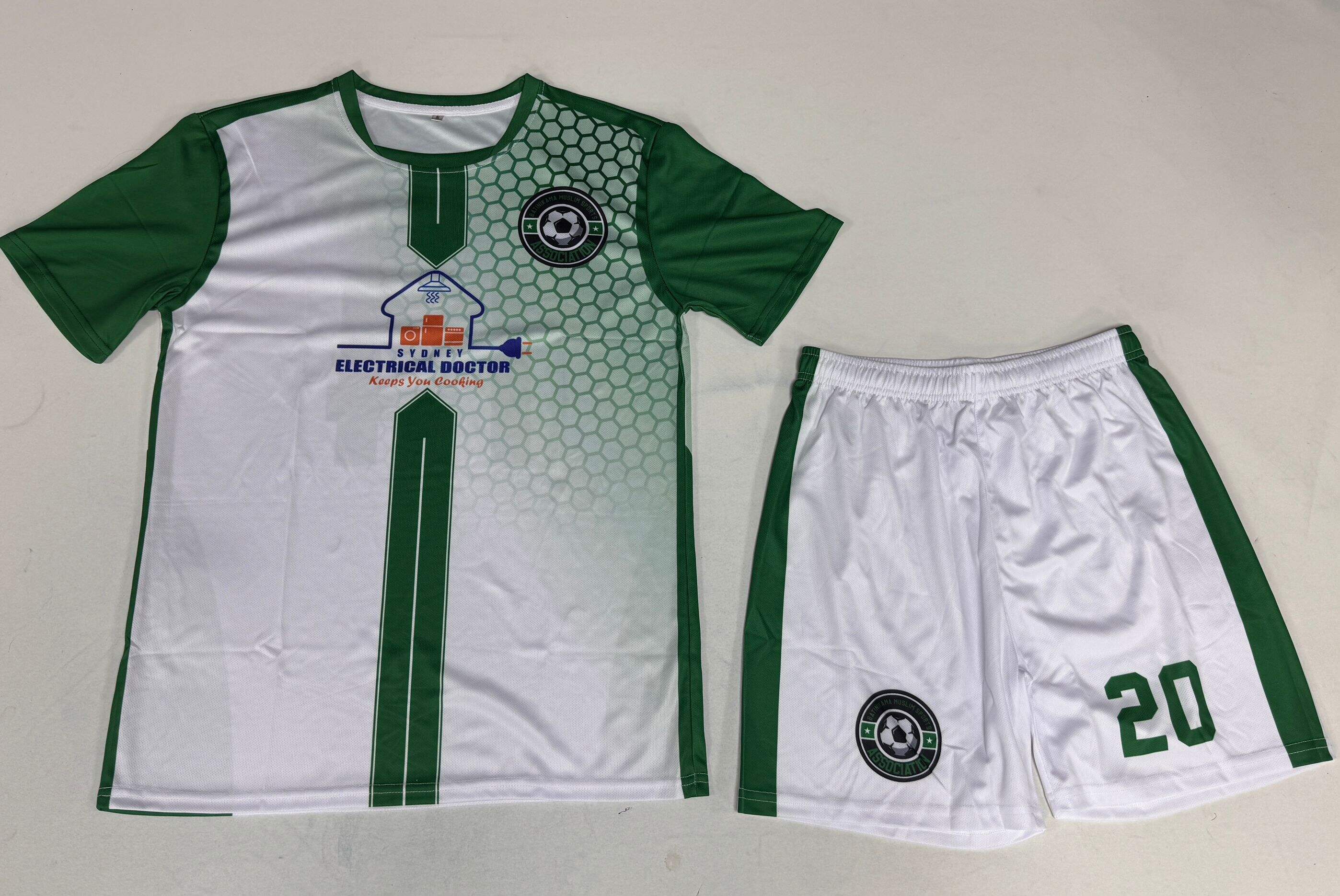 Unaprijedite performanse vašeg tima udobnim i izdržljivim prilagođenim dresovima za nogomet