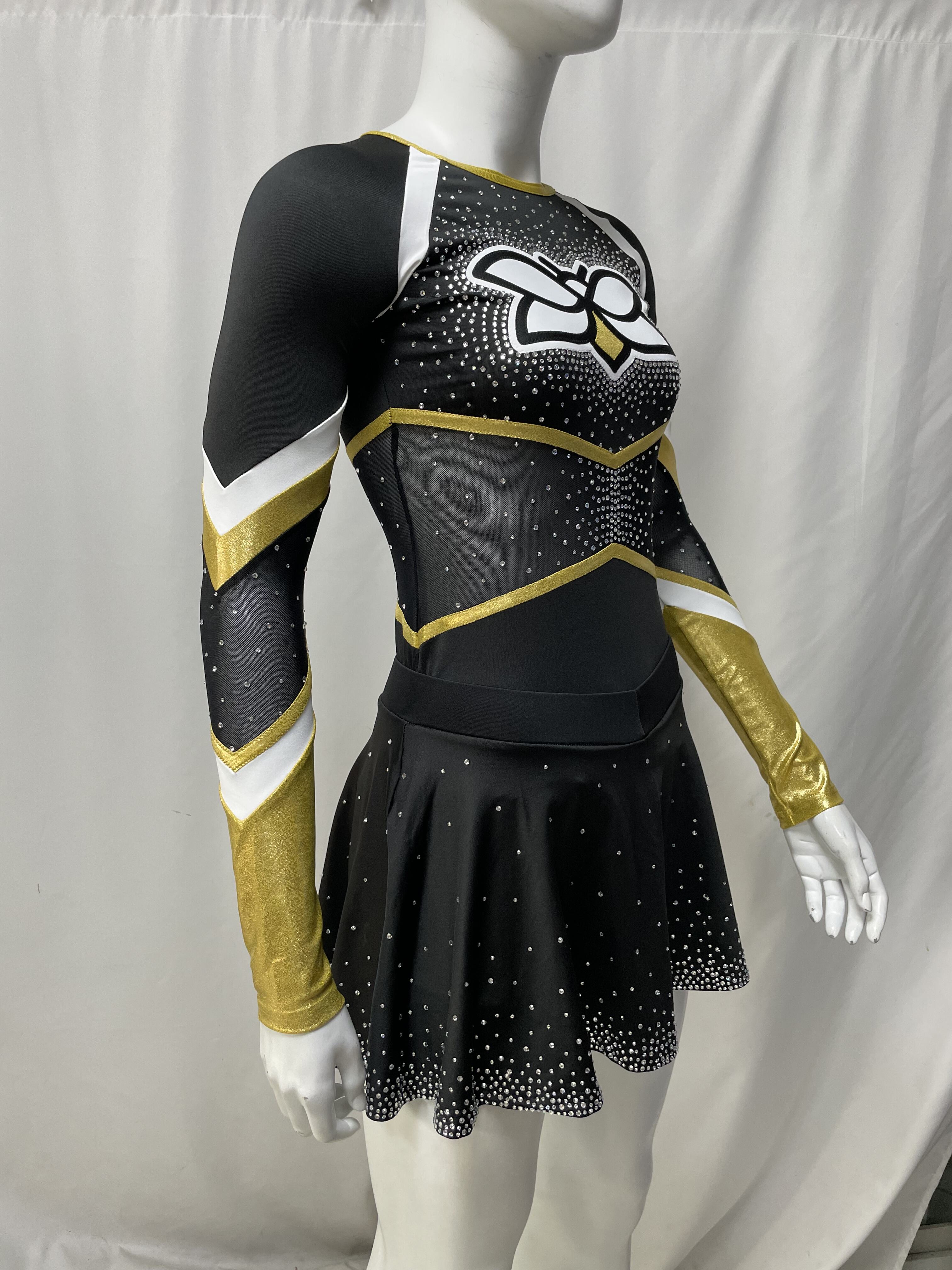 Uzun Süren Dans Takımı Üniformaları İçin Kaliteli Malzemeler