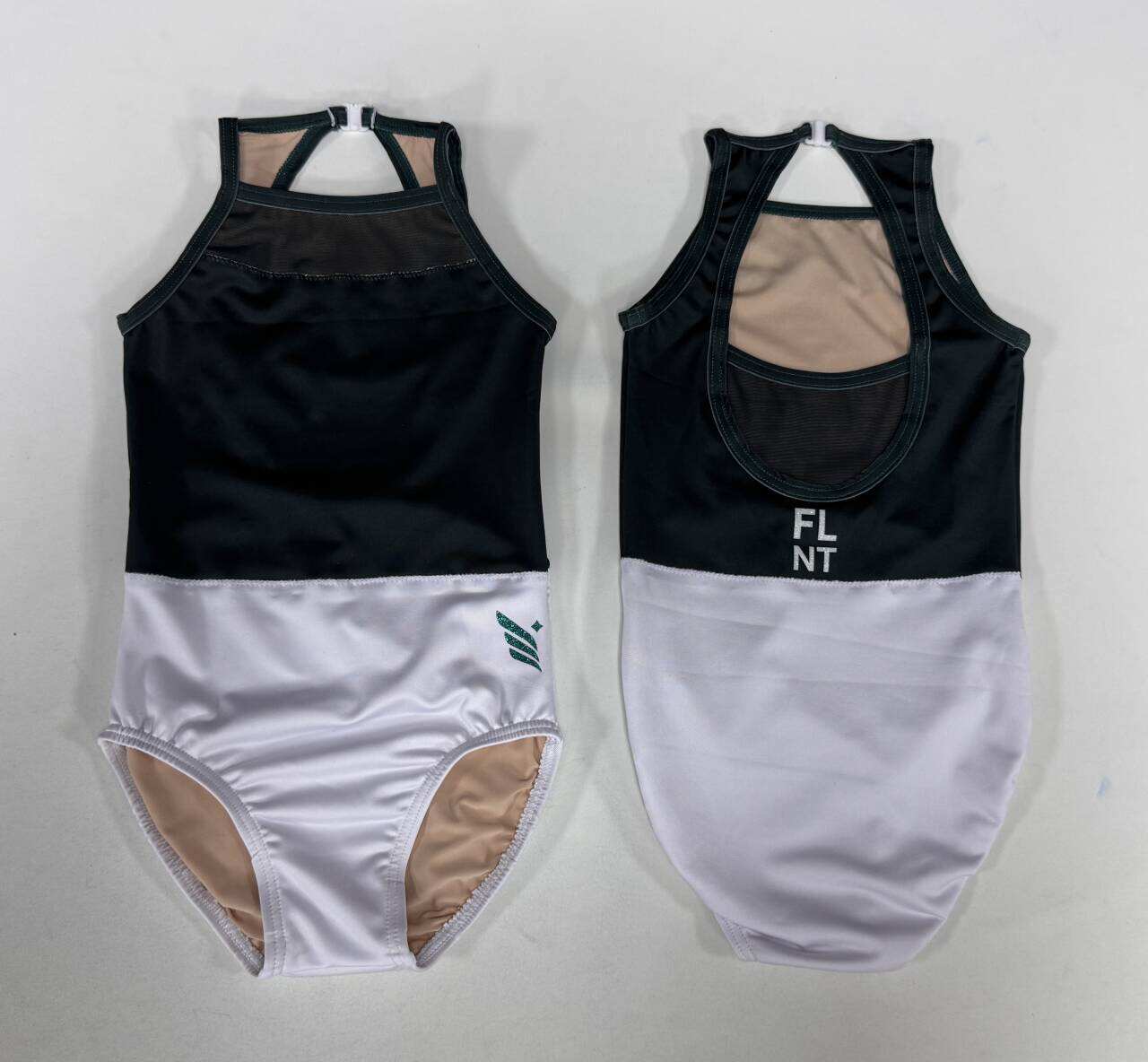 Toptan satın alma için çeşitli renkler ve bedenler mevcuttur