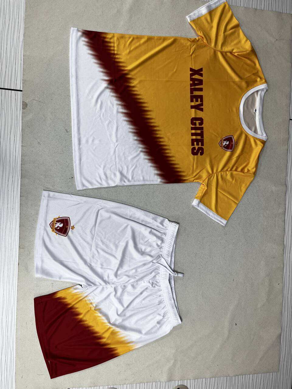 Toptan futbol üniformaları siparişleri için rekabetçi fiyatlar