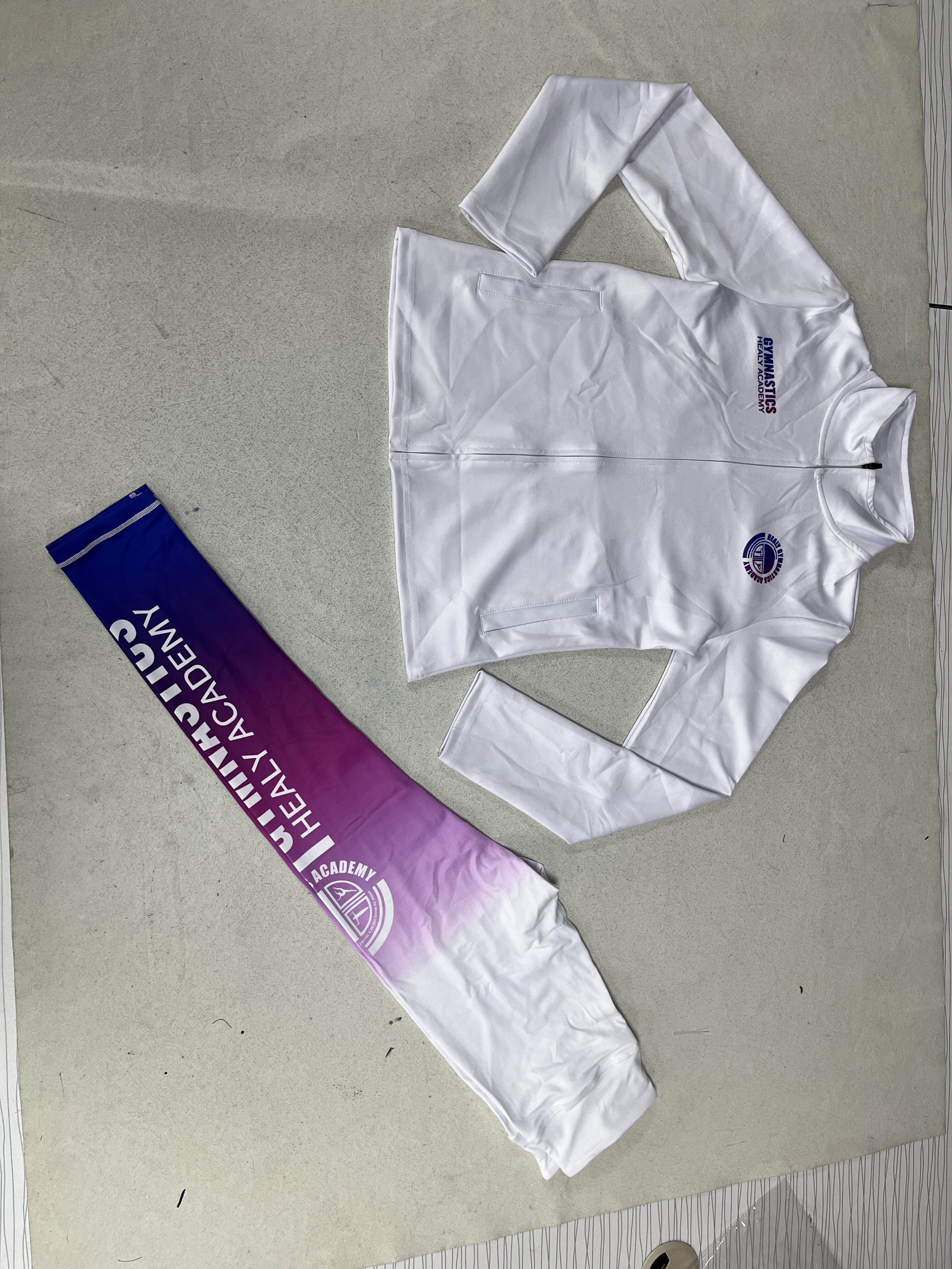 Affordable bulk tracksuits for sports teams and businesses