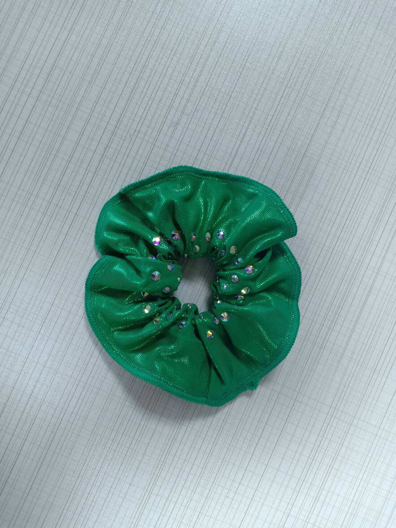 ओवरसाइज्ड स्क्रंची - अनूठे डिज़ाइन और रंगों के साथ भीड़ से अलग दिखें