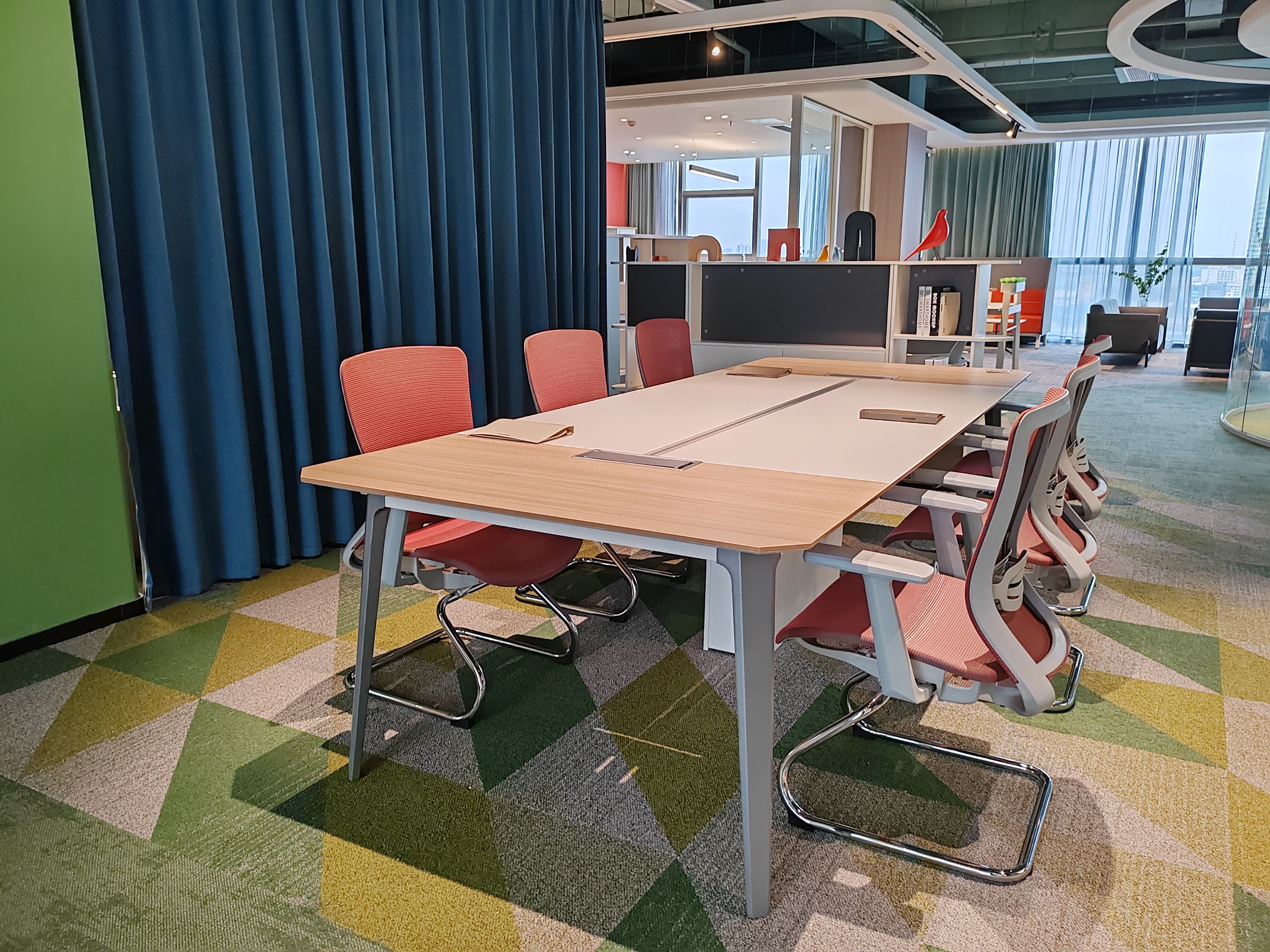 What Size Conference Table is Right for Your Meeting Space?