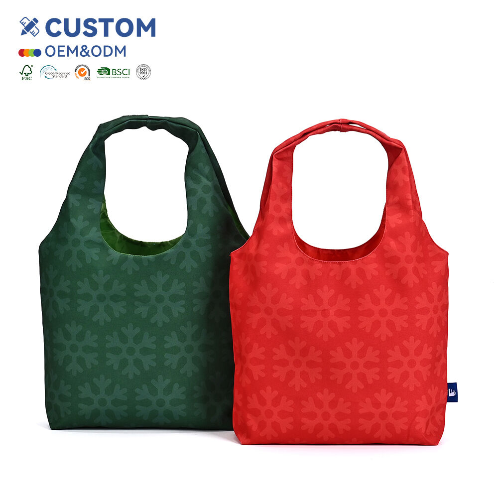 Qu’est-ce qui confère aux sacs en polyester une résistance à l’usure et à l’humidité ?