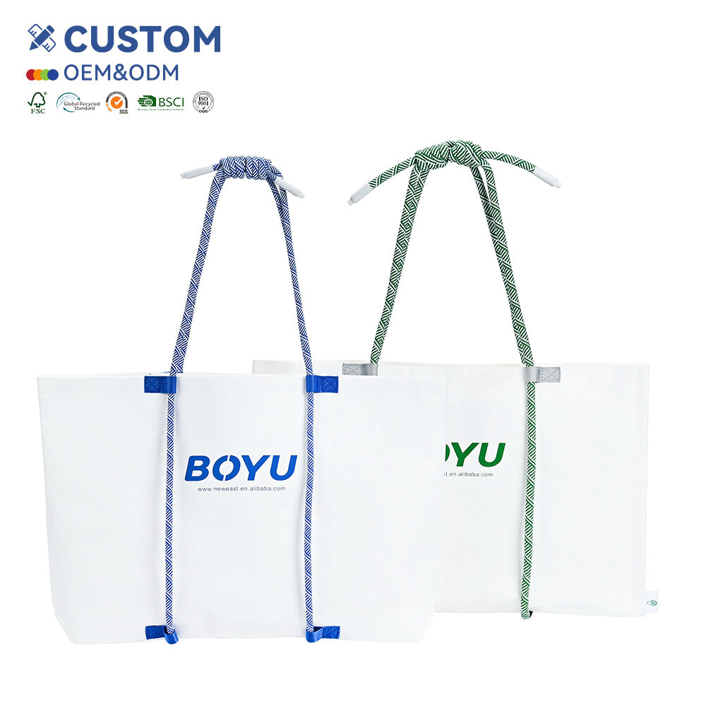 Pourquoi les sacs en polyester sont-ils si populaires dans les secteurs du voyage et des activités de plein air ?
