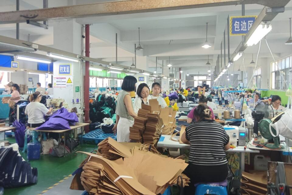 Welcoming Arlen from the US to Our Bag Manufacturing Factory