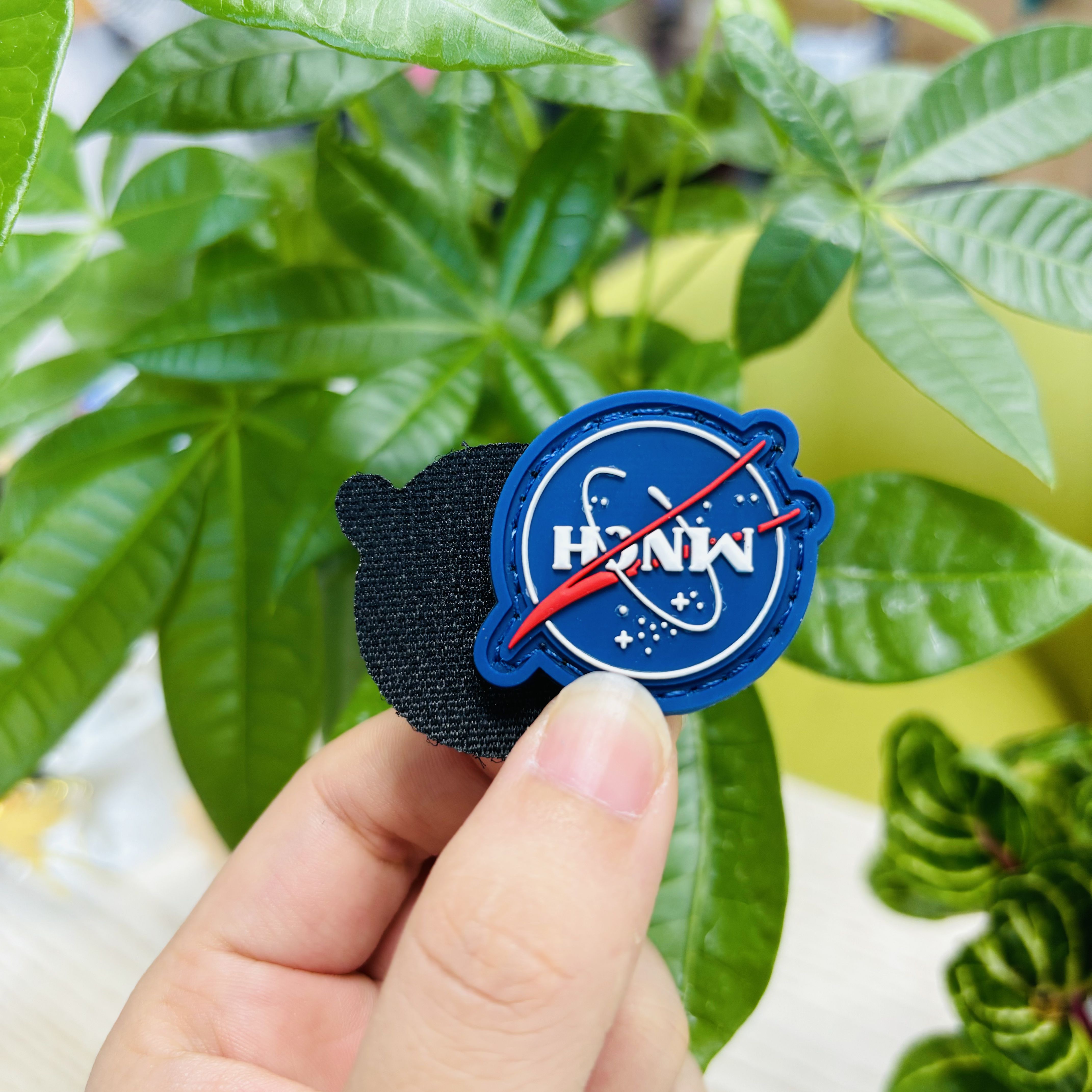 Etichette in Gomma Morbida Personalizzate a Forma Tonda per Indumenti, Marchi Rilevati 3D in Gomma Silicona con Logo PVC