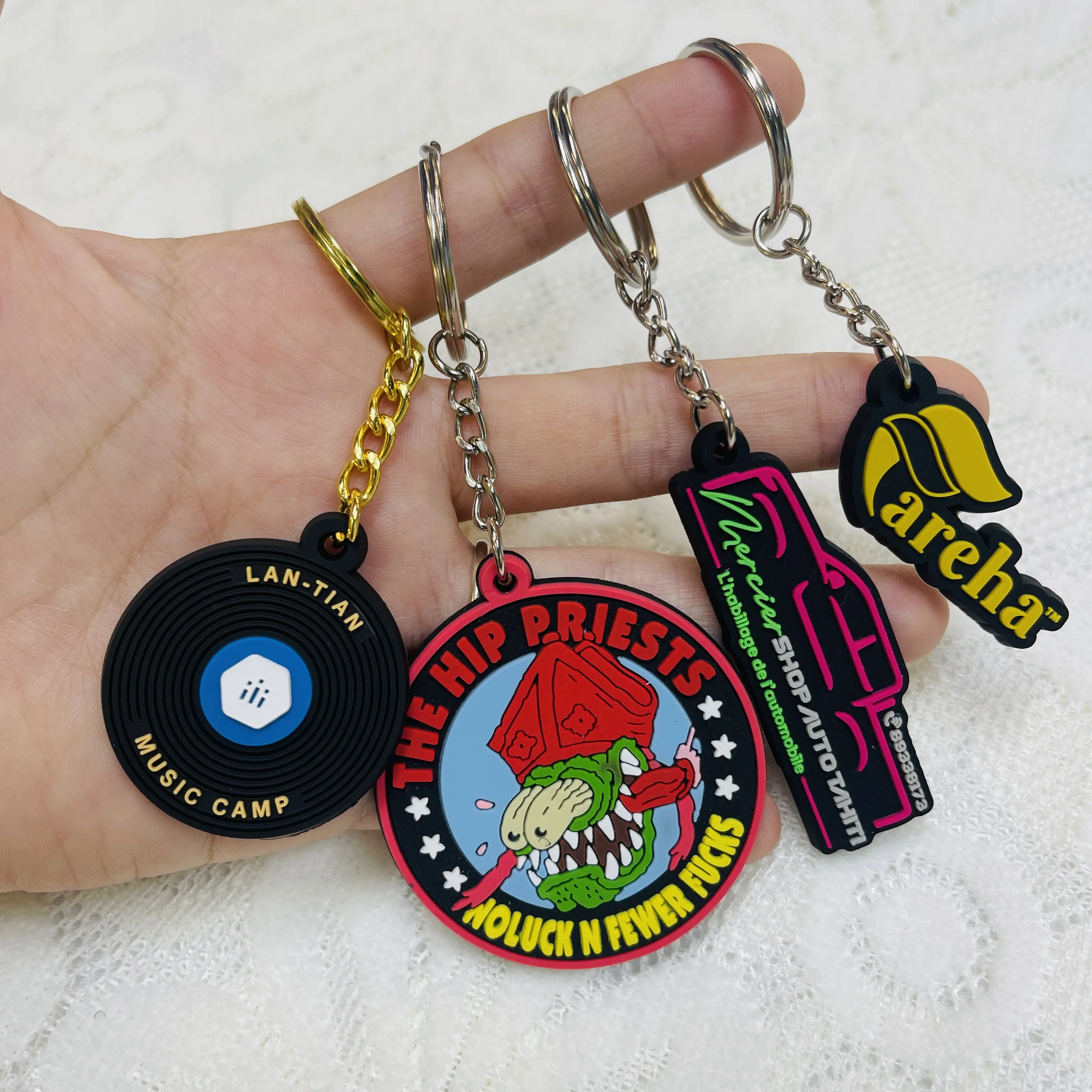 Top Keychain Attachments Explained: Split Ring, Carabiner, Lobster Clasp, and More