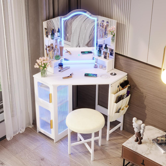 공간 절약형 화장대: 소형 침실을 위한 스마트 수납