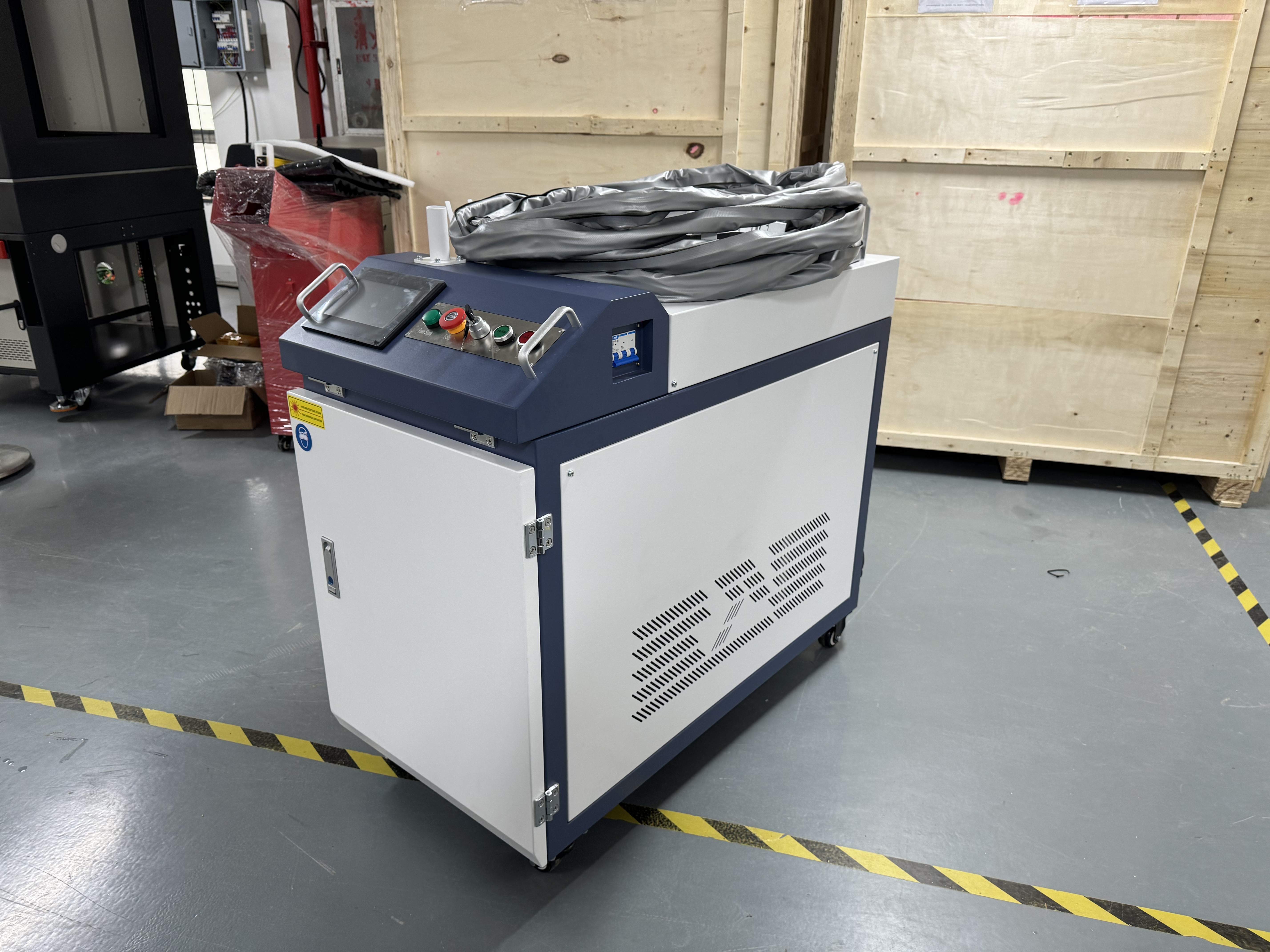 Macchina per la pulizia con laser a fibra TYLASER – Rimozione senza contatto della ruggine per uso industriale