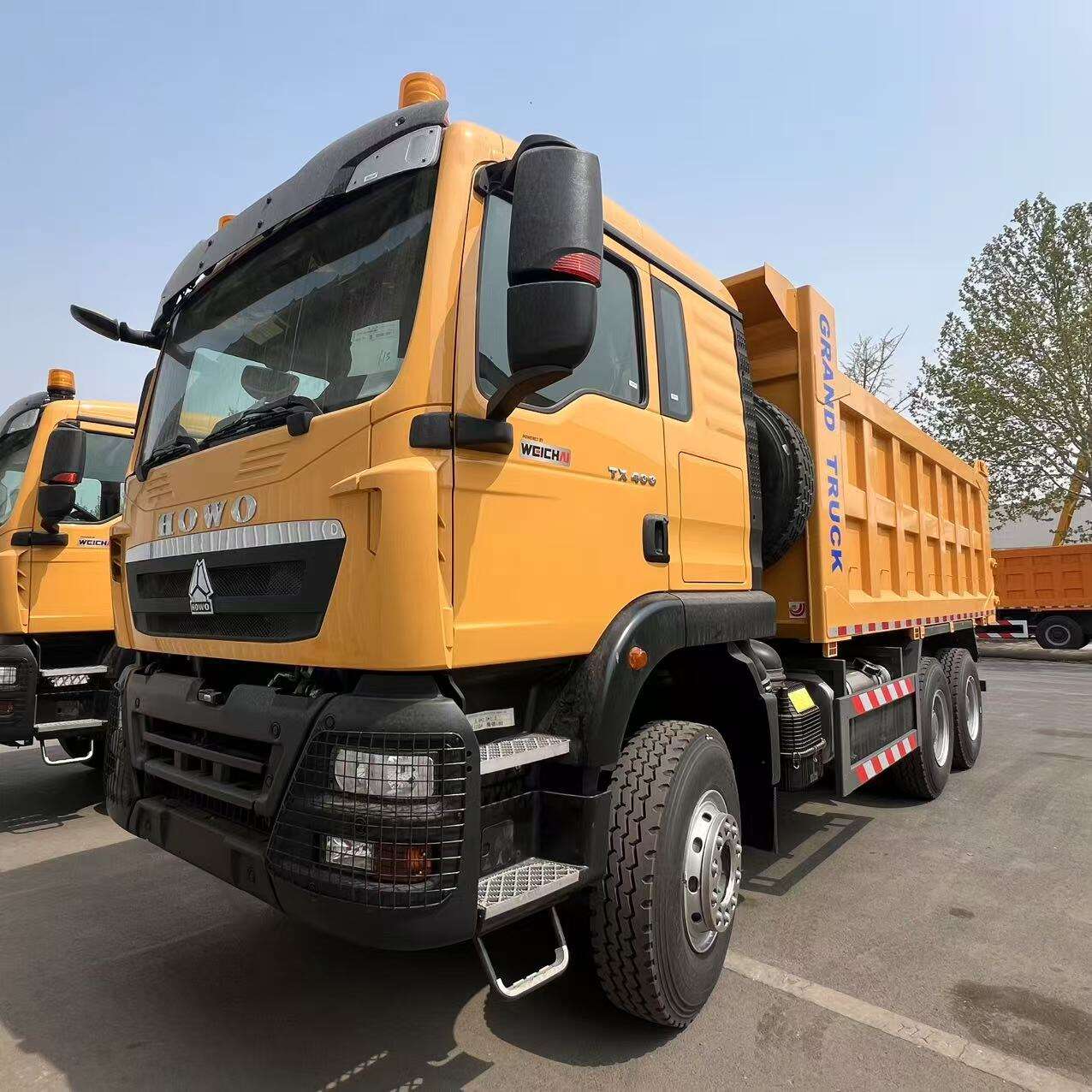 Solutions personnalisées en camions basculants pour vos besoins lourds