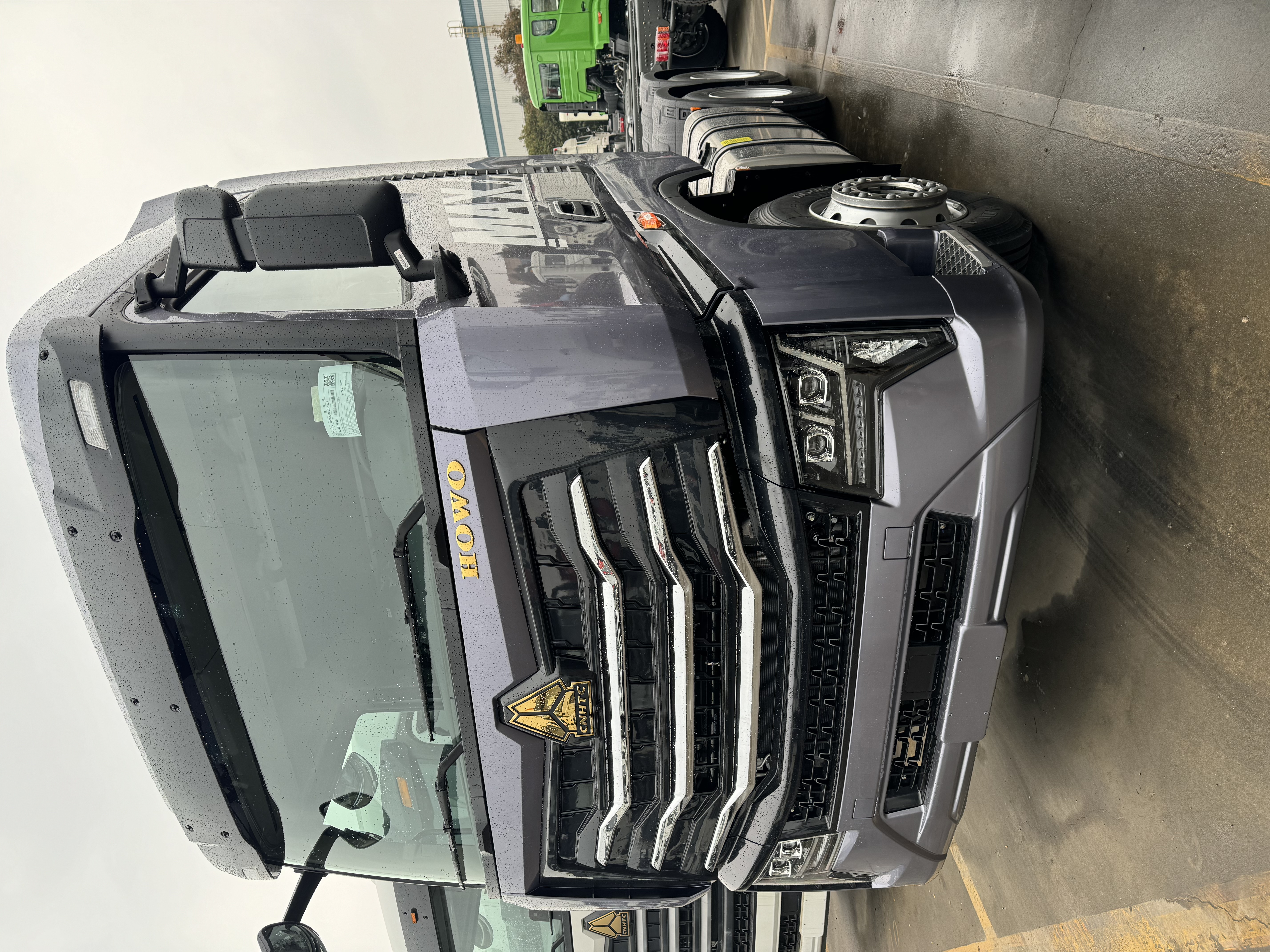 HOWO  MAX 6x2 TRACTOR TRUCK