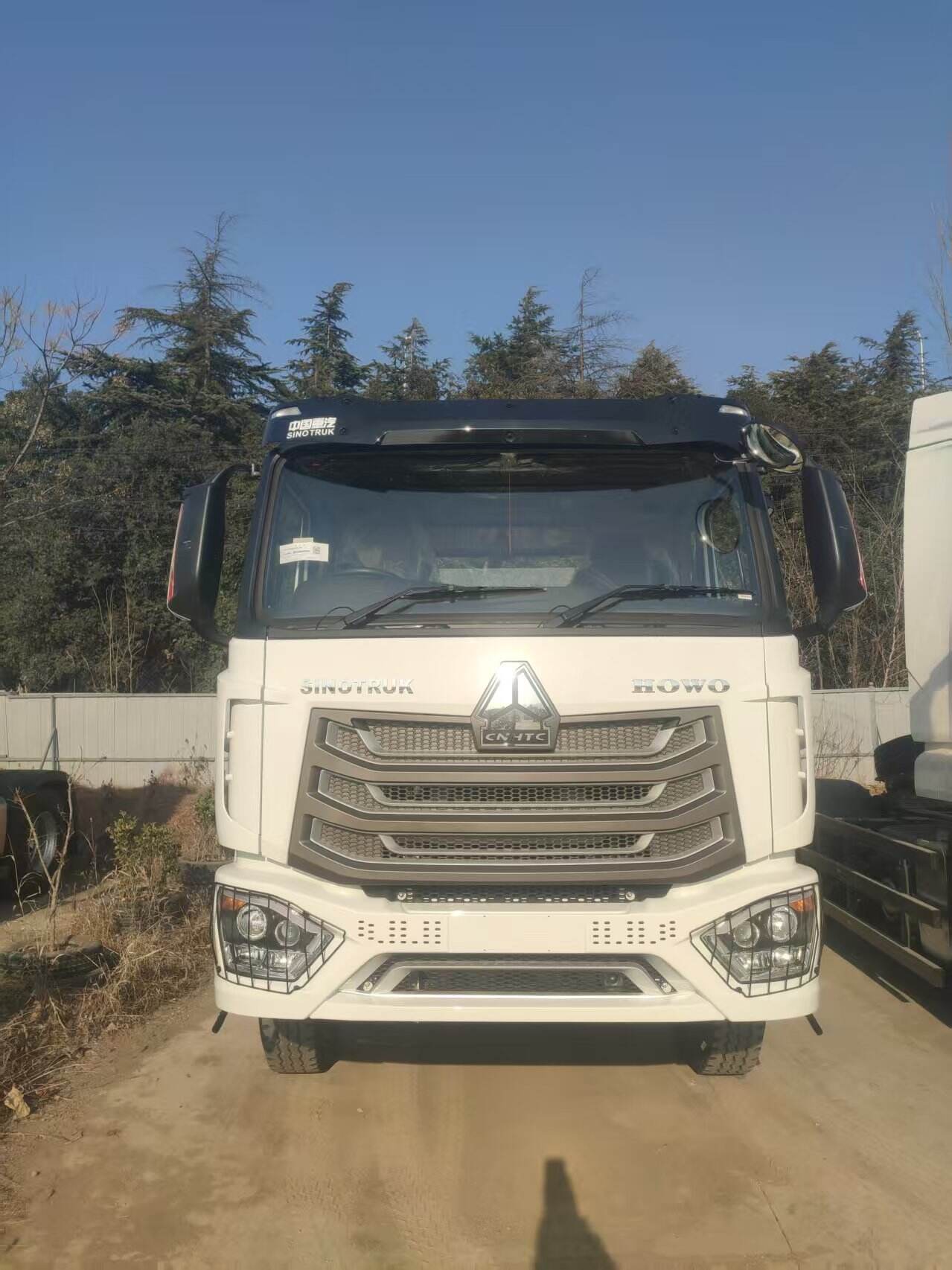 HOWO-N 6X4 Tractor RHD 