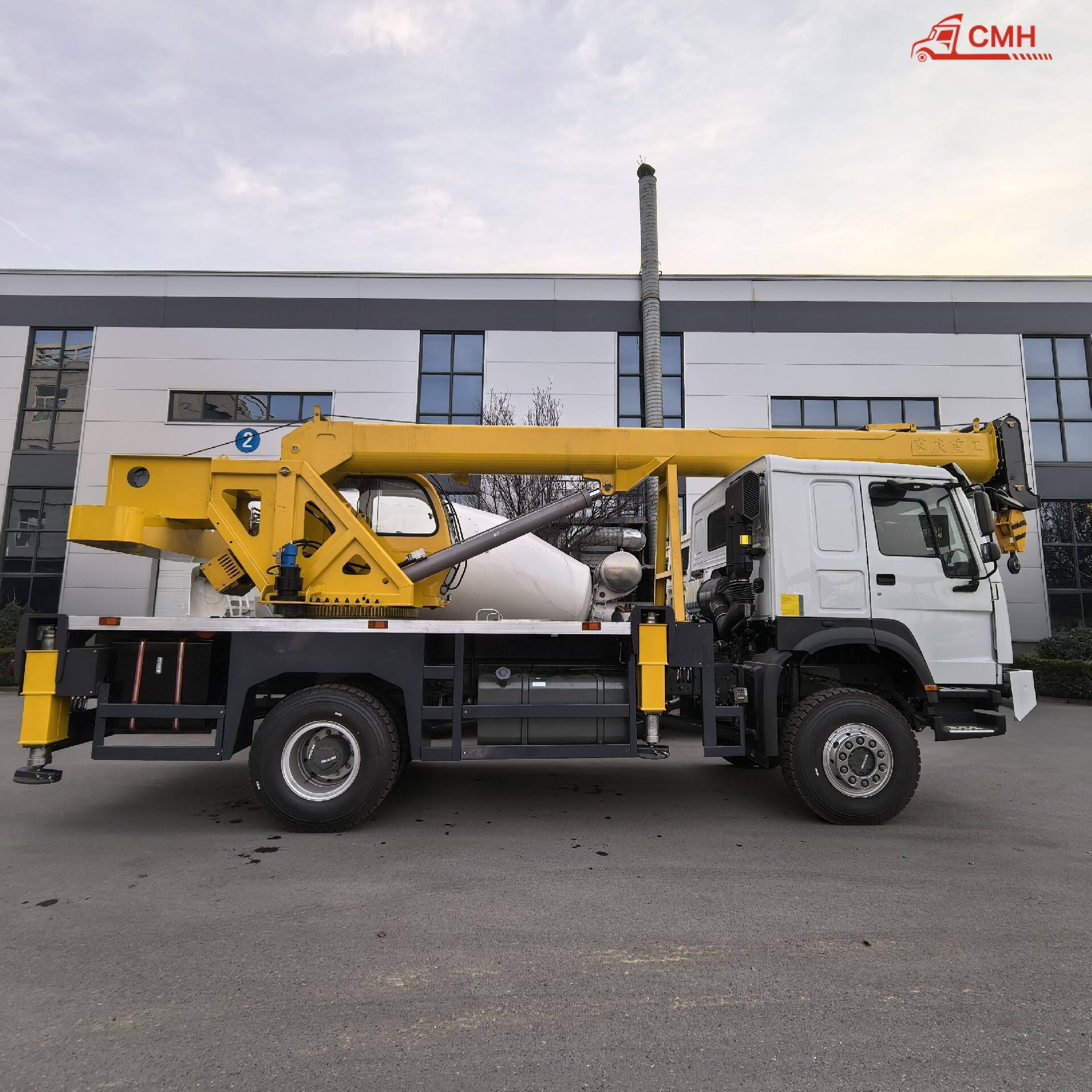 sinotuck howo truck crane 