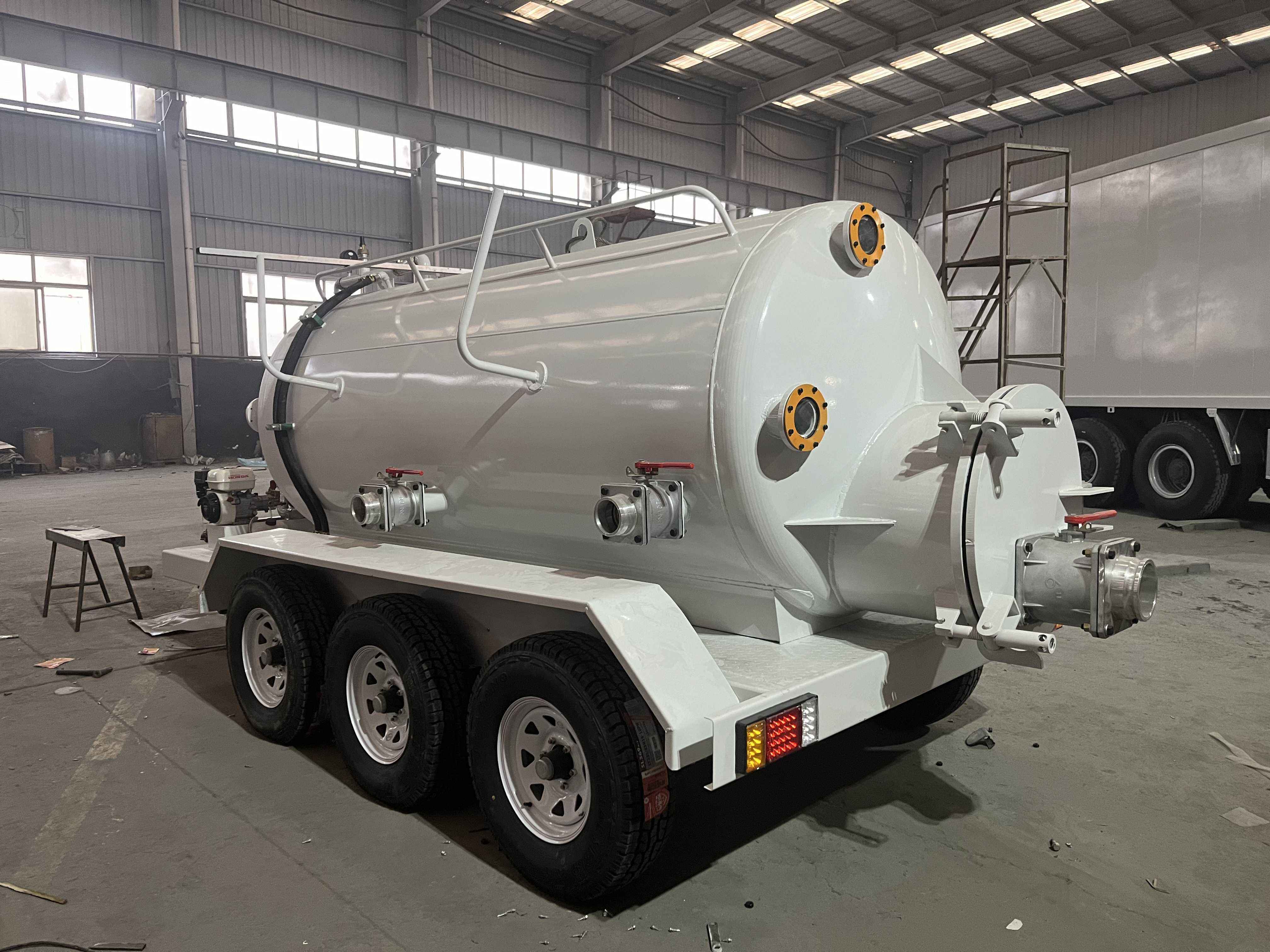 Vacuum Sewage Suction Truck 5000liter Sewage Suction Truck Mini Semi-trailer Vacuum Truck details