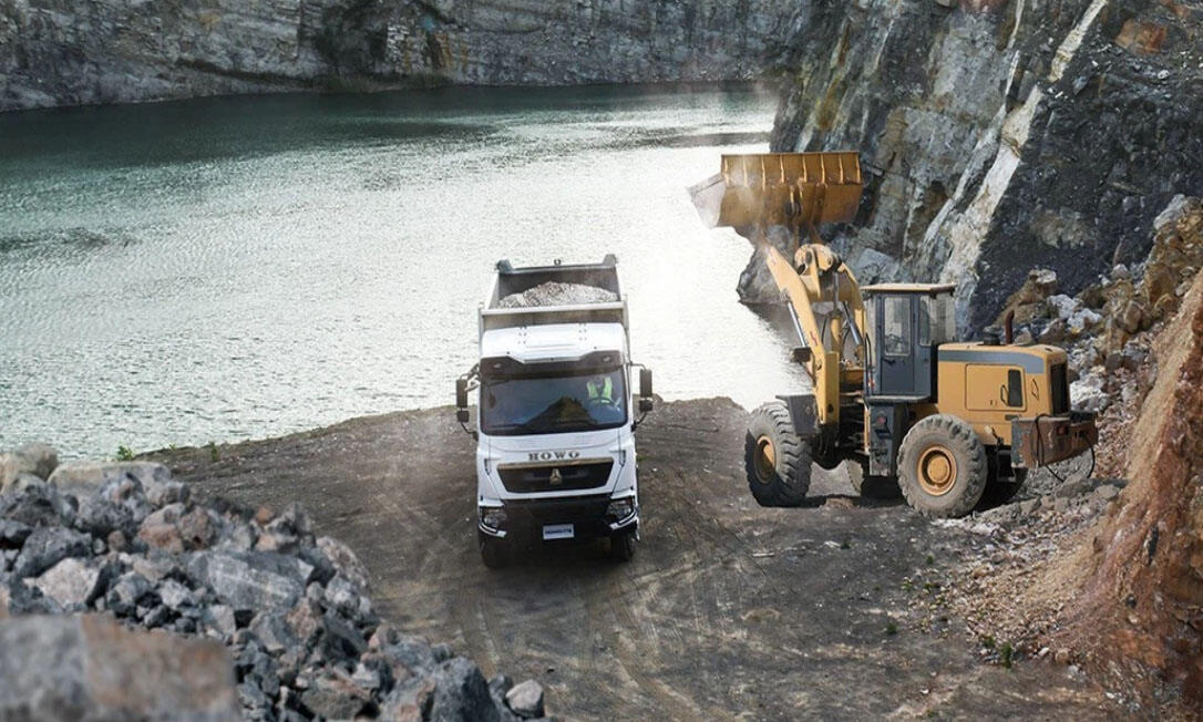 SINOTRUK HOWO T7S 6X4 TIPPER TRUCK LHD