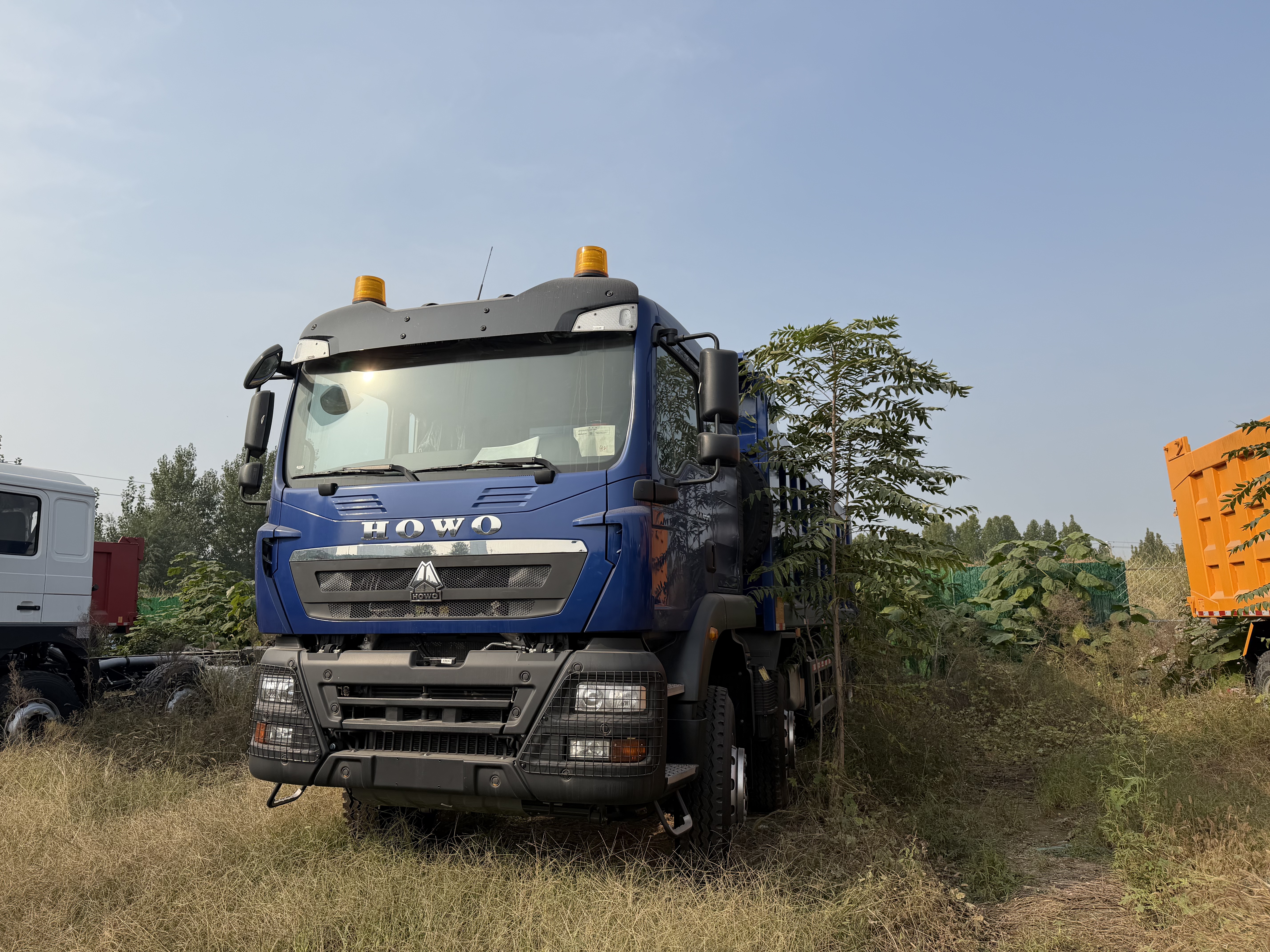 China-made Sinotruk dump trucks suitable for Africa are selling like hotcakes