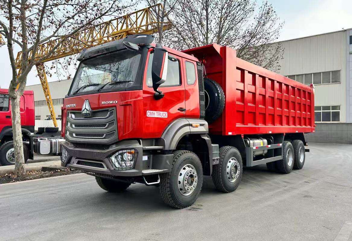 SINOTRUK HOWO NX 8*4 Heavy Duty Dump Truck with 400 Horsepower and 26 CBM Dump Box for Sale