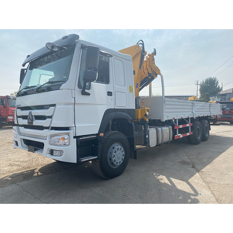 LKW mit 8-Tonnen-Kran