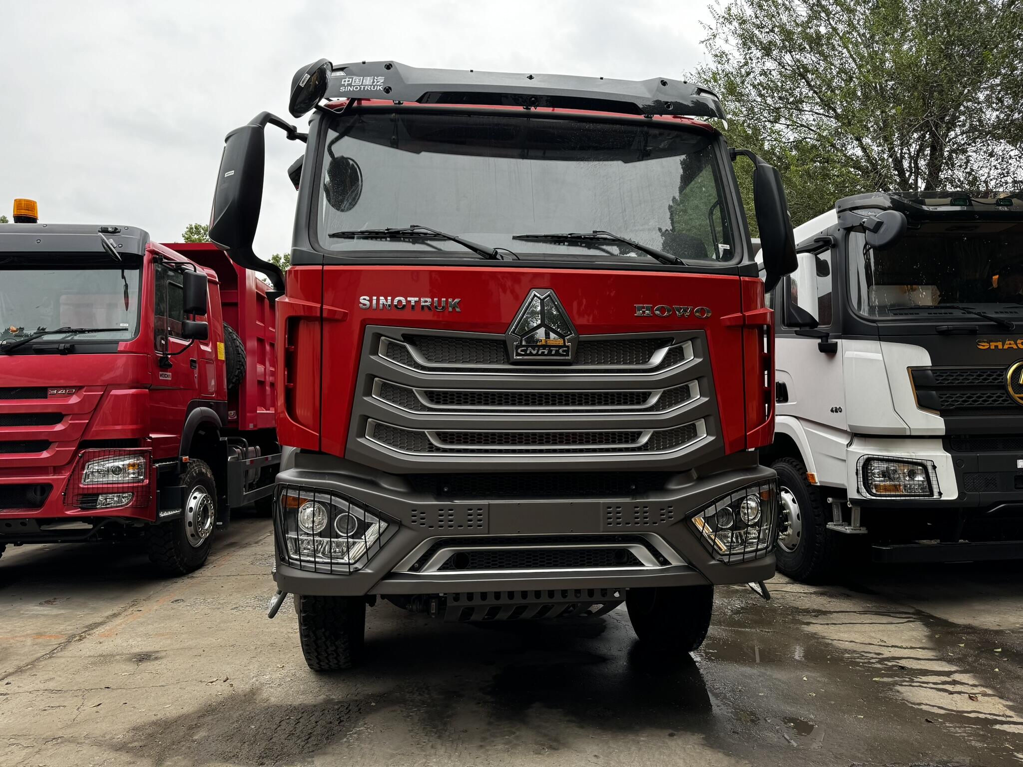 Découvrez la puissance des grands camions basculants pour des applications lourdes