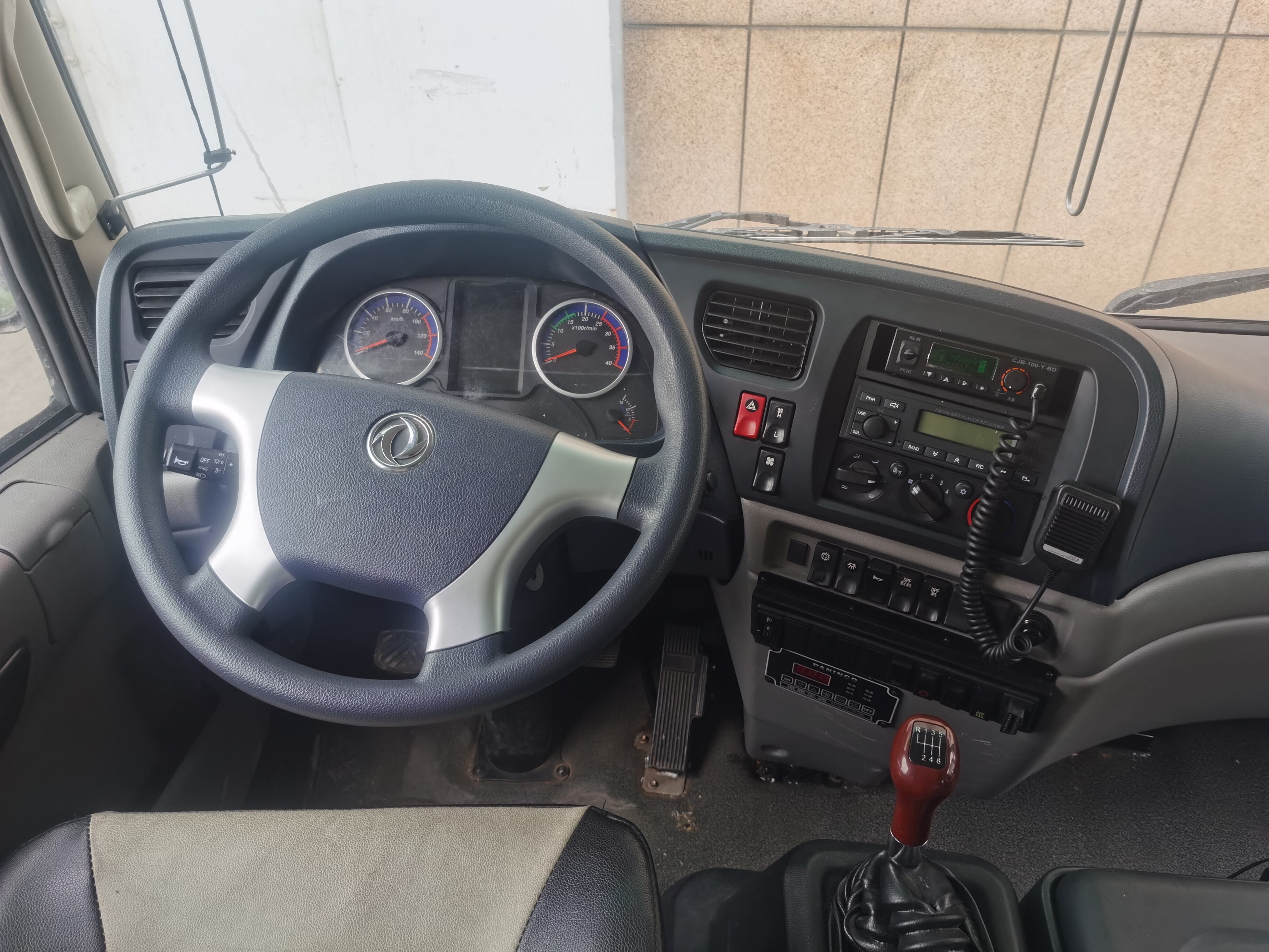 dongfeng 6x6 rough terrain bus   (6).jpg