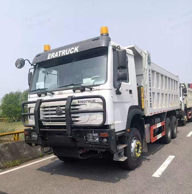 SINOTRUK HOWO 6X4 Heavy Duty Dump Truck with Black High-position Metal Bumper and 20 CBM Dump Box for Sale
