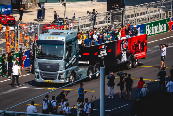 Power and speed dance together丨SINOTRUK shines in 2025 F1 Chinese Grand Prix