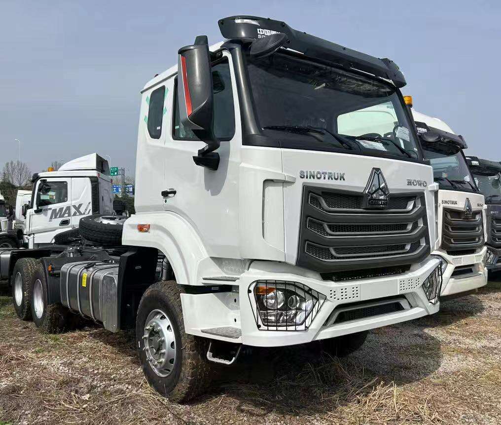 SINOTRUK HOWO NX 6X4 heavy duty tractor truck with 400 horsepower good quality for sale