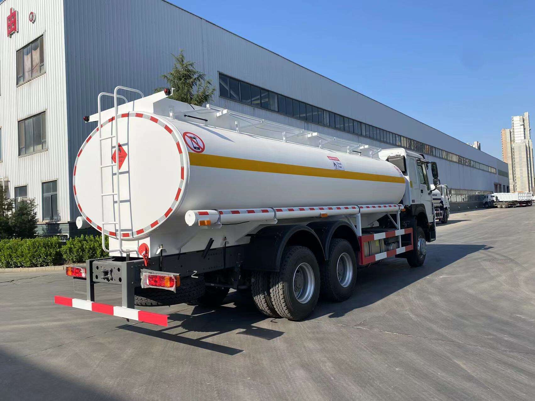 HOWO  6x4 oil tank truck 20000L