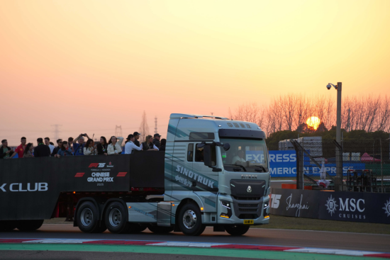 Power and speed dance together丨SINOTRUK shines in 2025 F1 Chinese Grand Prix
